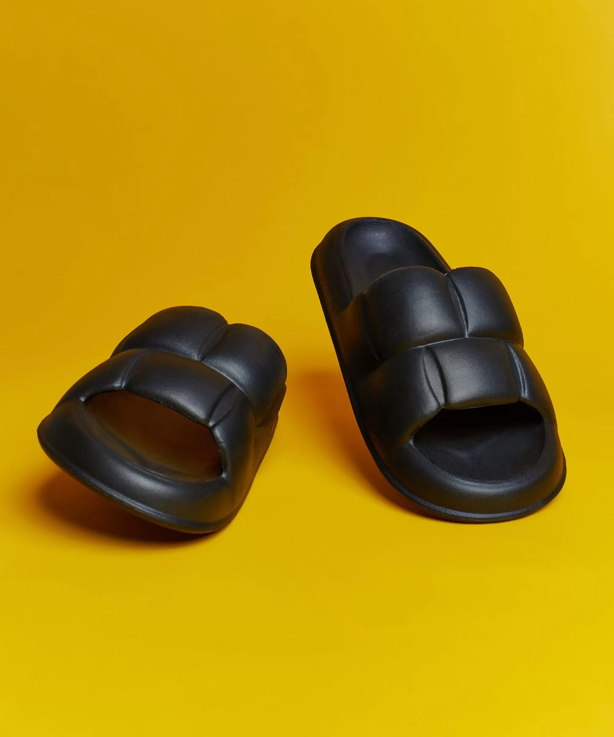 Best Minimalistic Slides - Black Slides